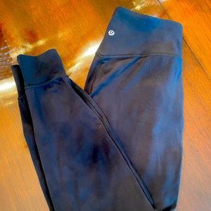 Lululemon align jogger cropped (size 6)